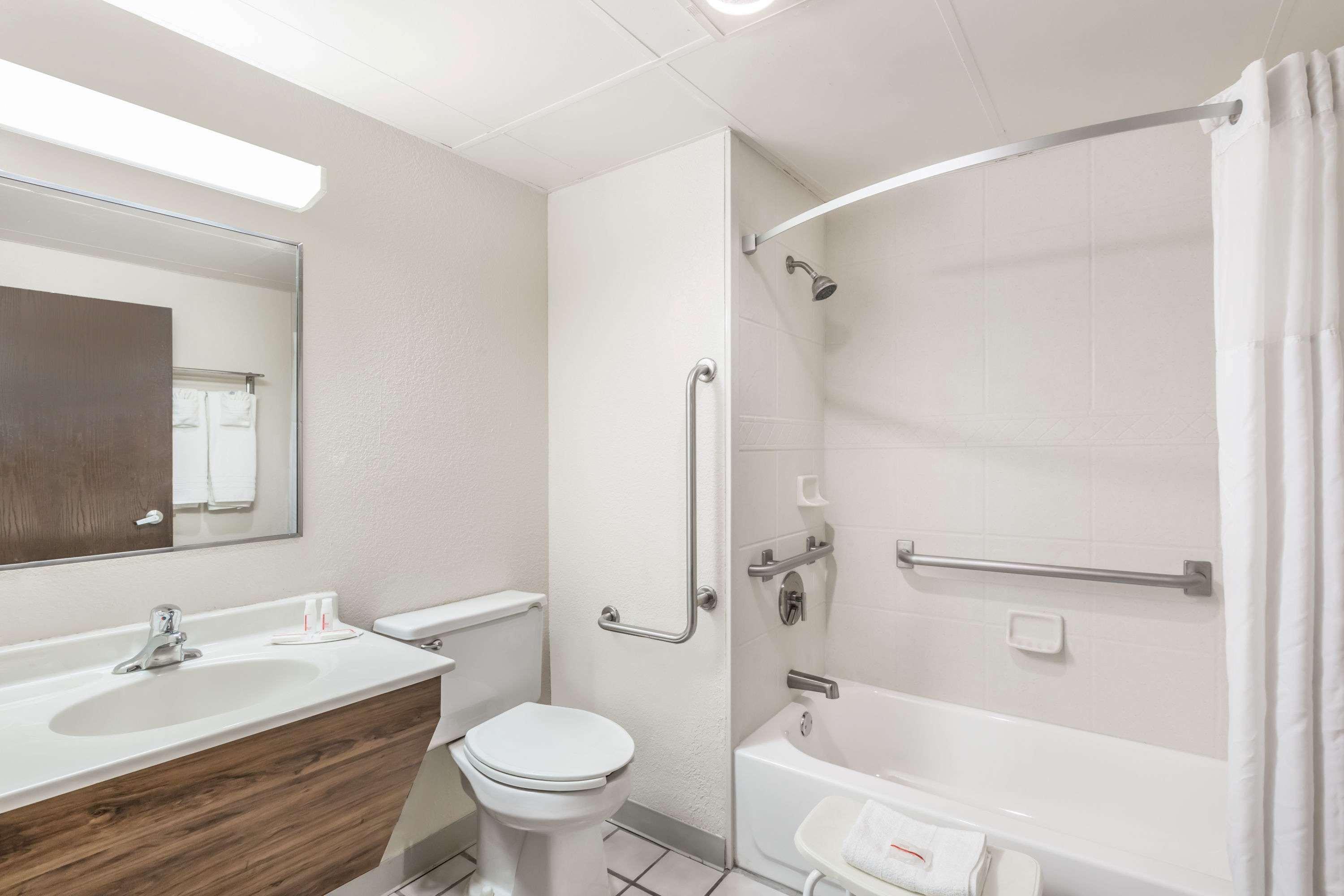 Fairbridge Inn Express Найак Экстерьер фото